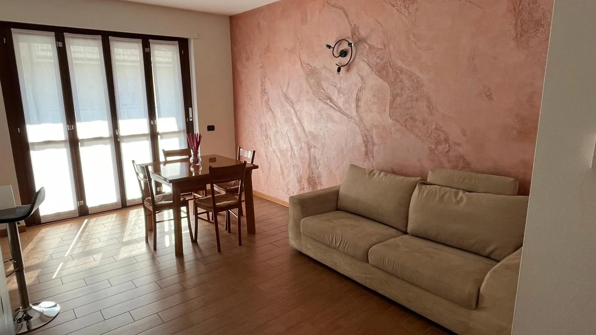 Casa Laetitia contacts